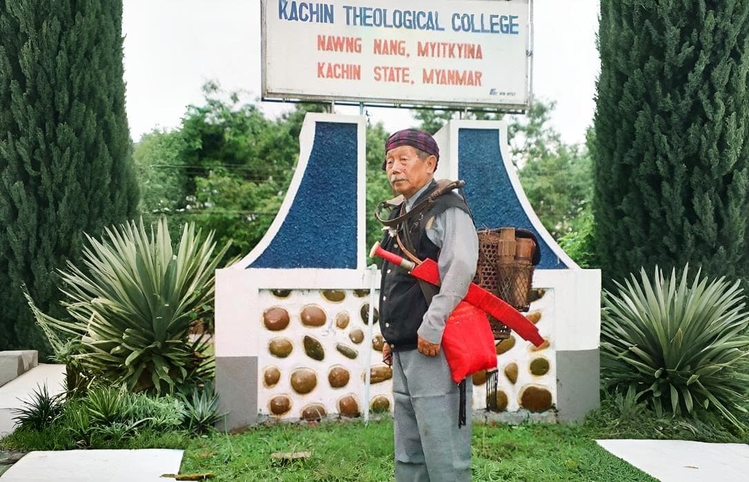 Cover image for Hkawm Wa (Kunle) Rev. Yo Jawng Hawng Hkawng